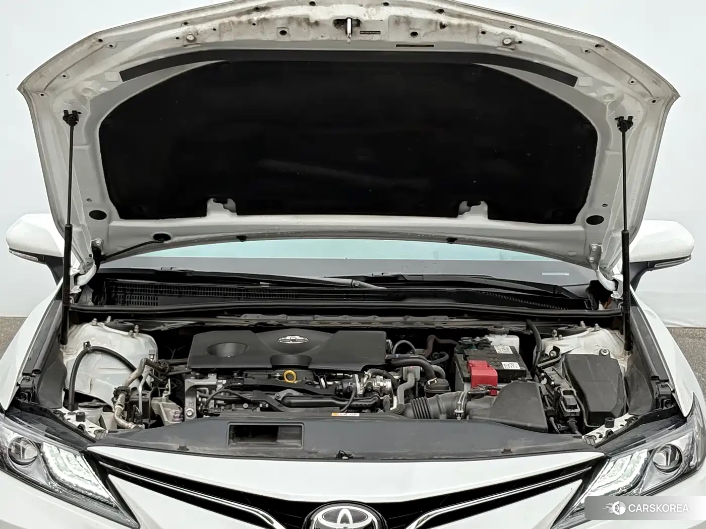 Toyota Camry 2023 Белый из Китая, фото 2