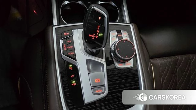 BMW 7 Series (G11) 2021 Жемчужный двухцветный из Кореи, фото 2