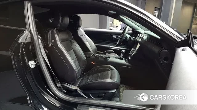 Ford Mustang 2021 Черный из Кореи, фото 2