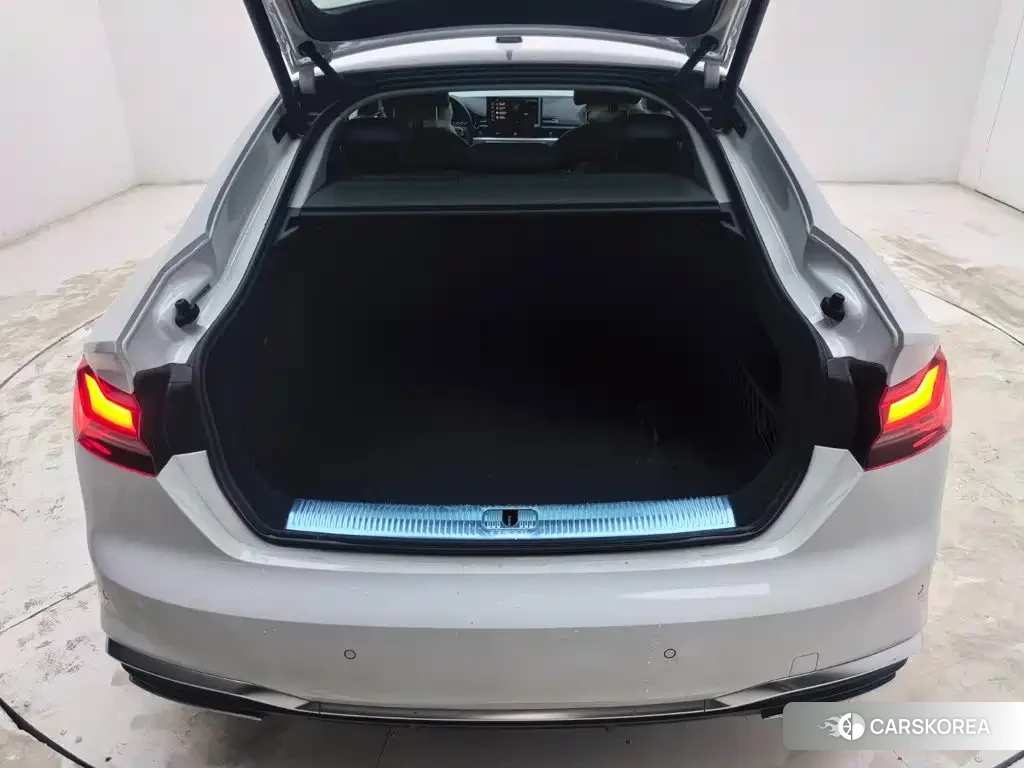Audi A5 2023 Белый из Китая, фото 3