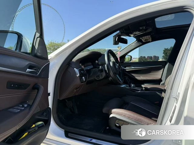 BMW 5 series 2022 Белый из Китая, фото 2