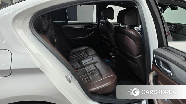 BMW 5 Series (G30) 2019 Белый из Кореи, фото 2