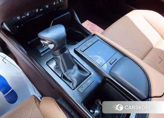 Lexus ES300h 7th generation 2020 Белый из Кореи, фото 2