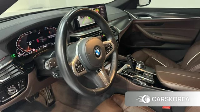 BMW 5 Series (G30) 2022 Белый из Кореи, фото 2