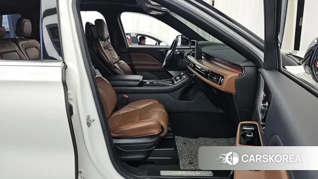 Lincoln Aviator 2nd generation 2020 Белый из Кореи, фото 2