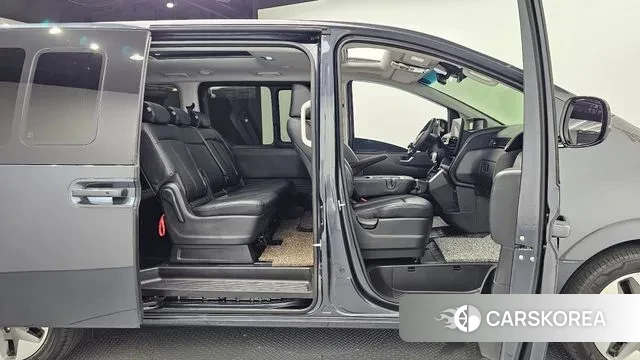 Hyundai Staria 2023 Серый из Кореи, фото 2