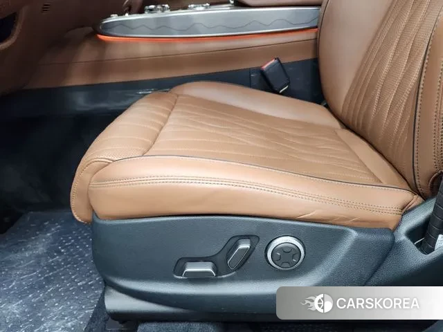 Genesis GV70 2023 Белый из Кореи, фото 2