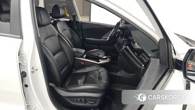 Kia Niro Plus 2022 Белый из Кореи, фото 2