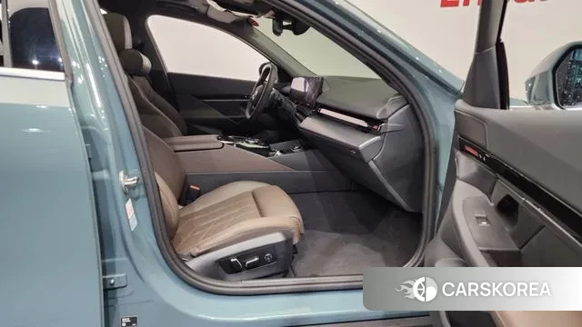 BMW 5 Series (G60) 2024 Темно-зеленый из Кореи, фото 2