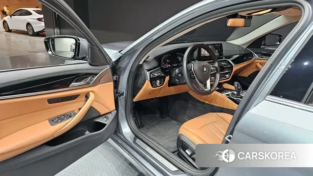 BMW 5 Series (G30) 2019 Серый из Кореи, фото 2