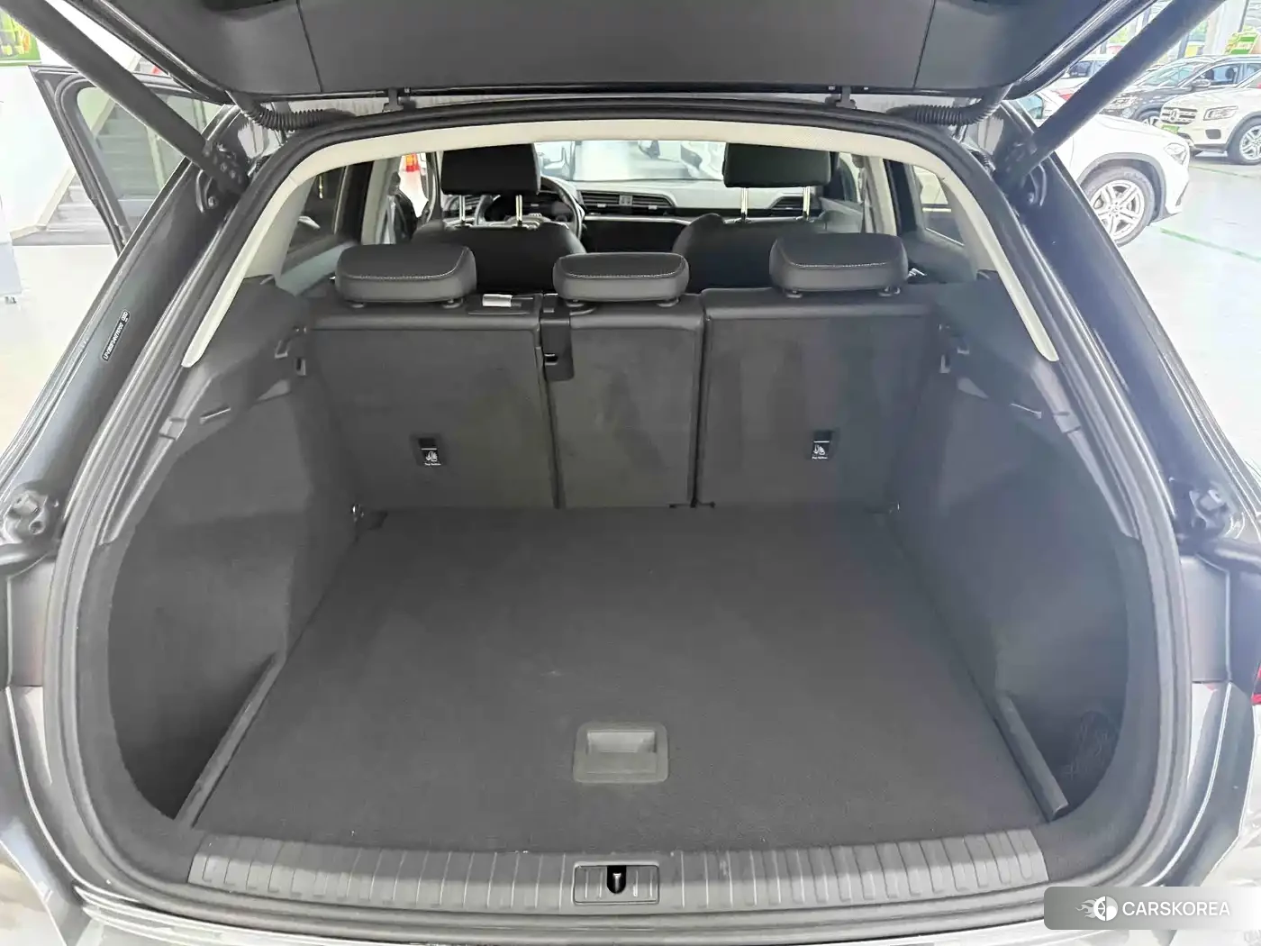 Audi Q3 2023 Silver/gray из Китая, фото 2