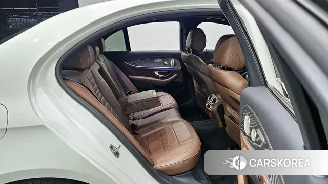 Mercedes-Benz E-Class W213 2022 Белый из Кореи, фото 2
