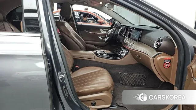 Mercedes-Benz E-Class W213 2019 Серый из Кореи, фото 2