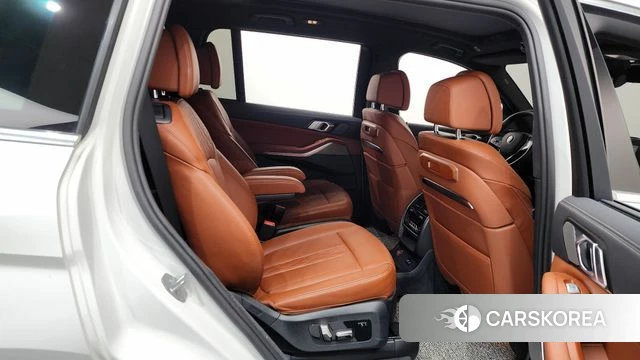 BMW X7 (G07) 2023 Белый из Кореи, фото 2