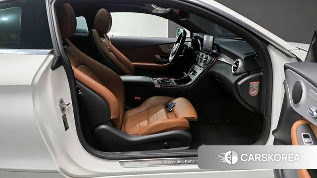 Mercedes-Benz C-Class W205 2018 Белый из Кореи, фото 2