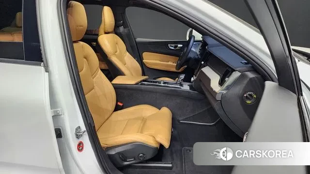 Volvo XC60 second Generation 2019 Белый из Кореи, фото 2