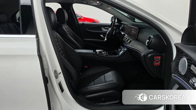 Mercedes-Benz E-Class W213 2018 Белый из Кореи, фото 2