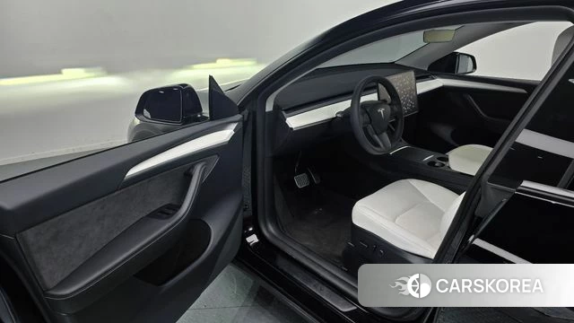 Tesla Model Y 2024 Черный из Кореи, фото 2