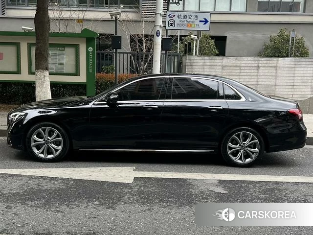 Mercedes-Benz E-class 2023 Черный из Китая, фото 2