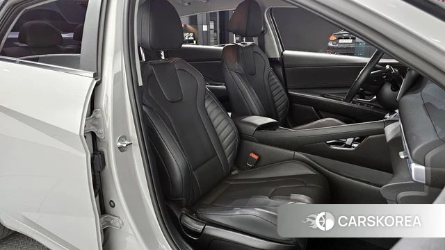 Hyundai Avante (CN7) 2021 Серебристо-серый из Кореи, фото 2