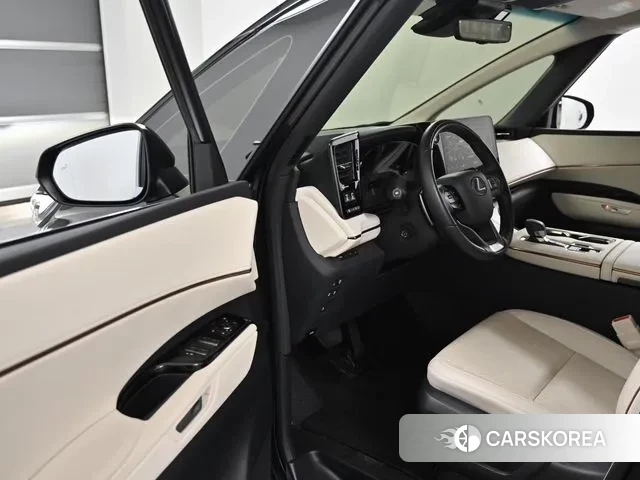 Lexus LM Second Generation 2024 Черный из Кореи, фото 2