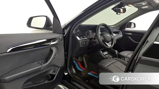 BMW X1 (F48) 2022 Черный из Кореи, фото 2