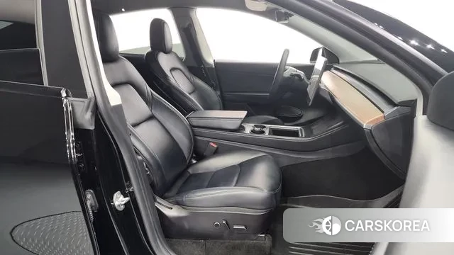 Tesla Model Y 2021 Черный из Кореи, фото 2