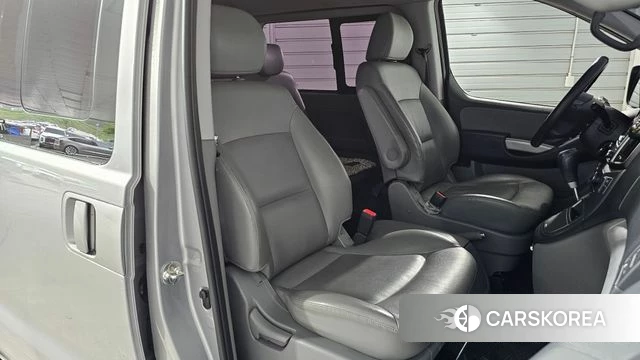 Hyundai The New Grand Starex 2021 Серебряный из Кореи, фото 2