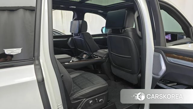Cadillac Escalade 5th Generation 2025 Белый из Кореи, фото 2