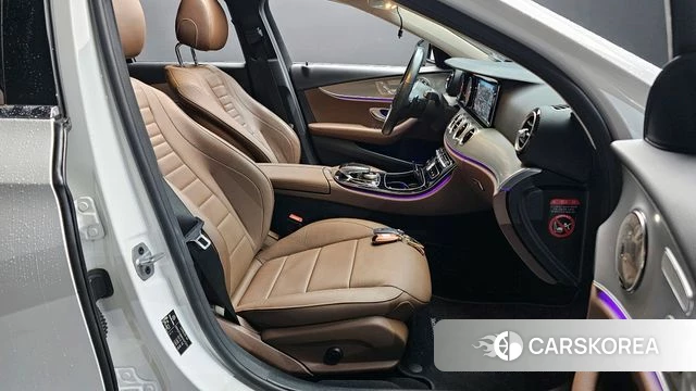 Mercedes-Benz E-Class W213 2019 Белый из Кореи, фото 2
