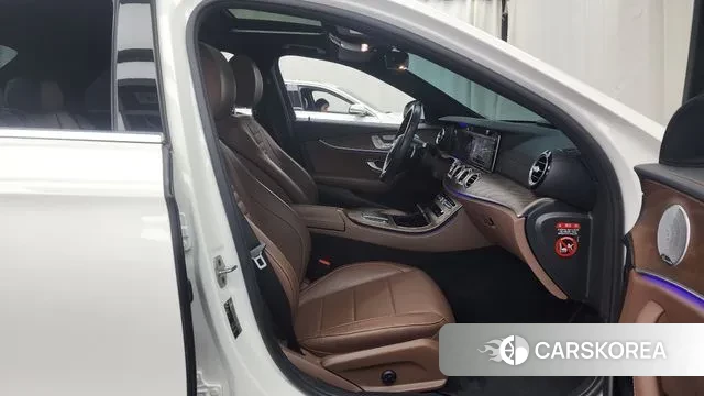 Mercedes-Benz E-Class W213 2021 Белый из Кореи, фото 2