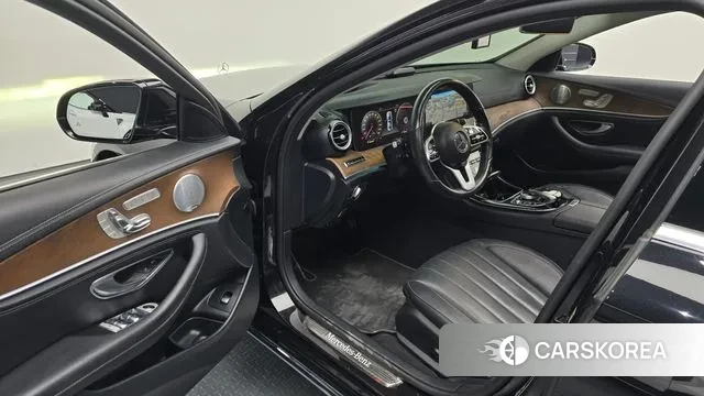 Mercedes-Benz E-Class W213 2019 Черный из Кореи, фото 2