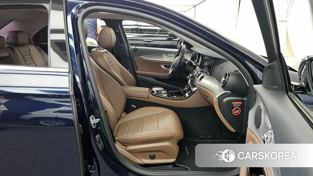 Mercedes-Benz E-Class W213 2018 Синий из Кореи, фото 2