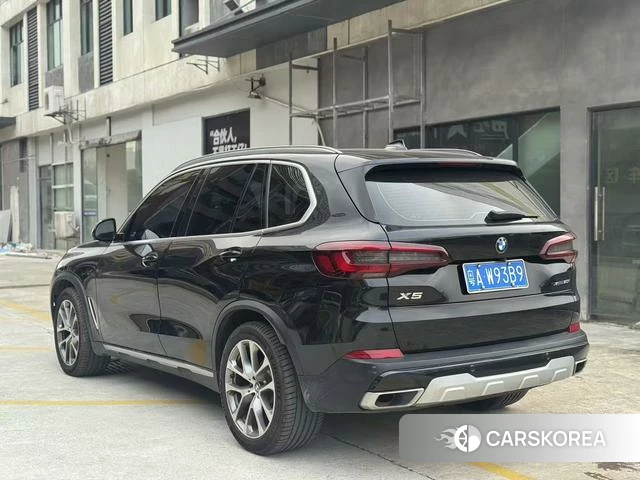 BMW X5 (imported) 2021 Черный из Китая, фото 2