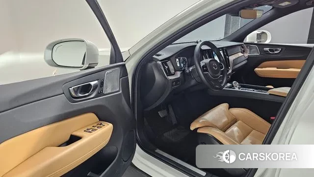 Volvo XC60 second Generation 2021 Белый из Кореи, фото 2