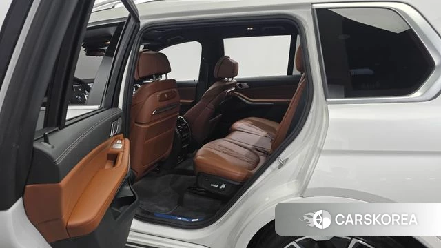 BMW X7 (G07) 2024 Белый из Кореи, фото 2