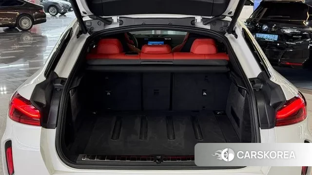 BMW X6M (G06) 2024 Жемчужный цвет из Кореи, фото 2