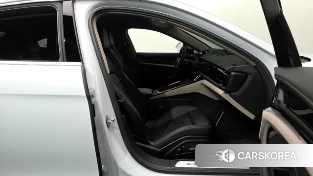 Porsche Panamera (972) 2024 Белый из Кореи, фото 2