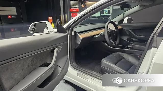 Tesla Model 3 2020 Белый из Кореи, фото 2