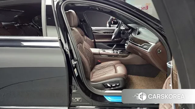 BMW 7 Series (G11) 2022 Черный из Кореи, фото 2