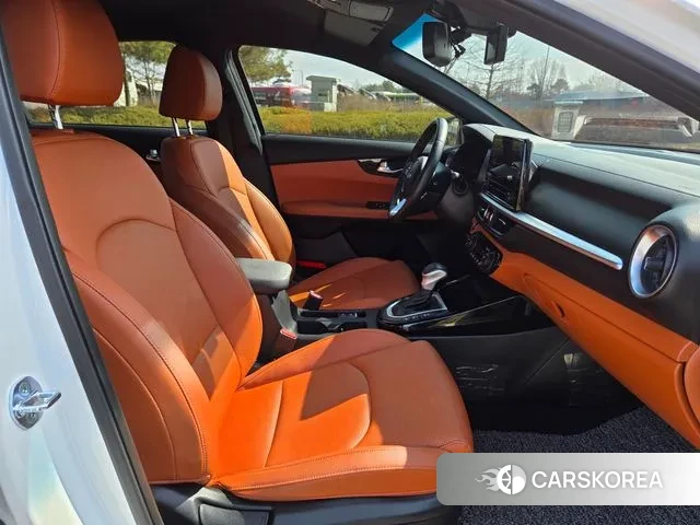 Kia The New K3 2nd generation 2022 Белый из Кореи, фото 2