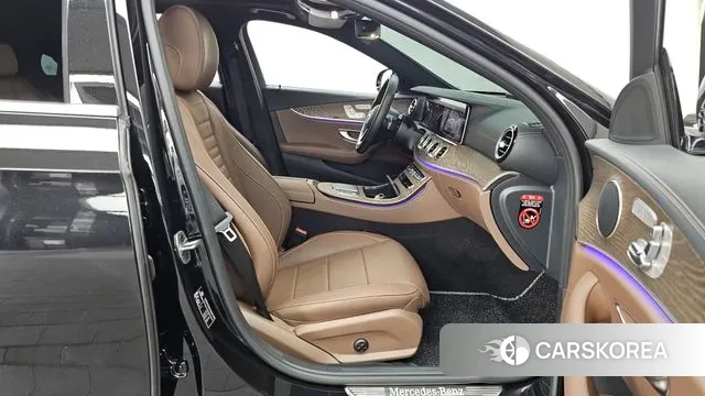 Mercedes-Benz E-Class W213 2022 Черный из Кореи, фото 2