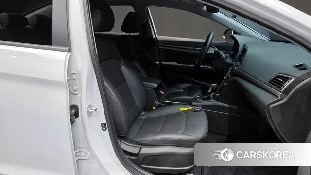 Hyundai Avante AD 2018 Белый из Кореи, фото 2