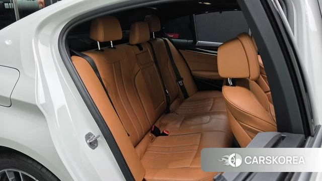 BMW 5 Series (G30) 2022 Белый из Кореи, фото 2