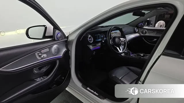 Mercedes-Benz E-Class W213 2019 Белый из Кореи, фото 2