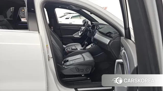 Audi Q3 (F3) 2020 Белый из Кореи, фото 2