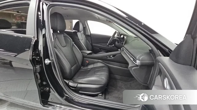 Hyundai The New Avante (CN7) 2024 Черный из Кореи, фото 2