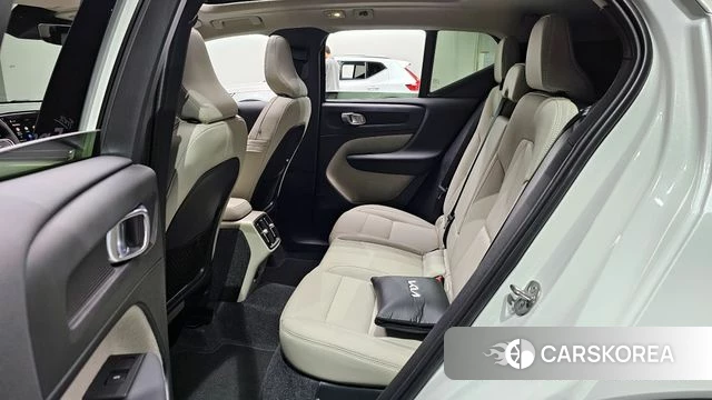 Volvo XC40 2025 Белый из Кореи, фото 2