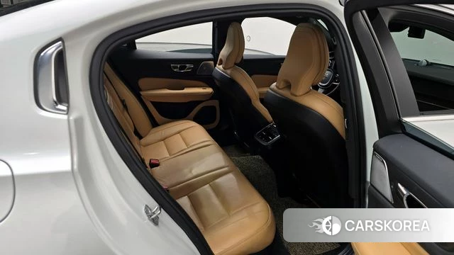 Volvo S60 3rd generation 2021 Белый из Кореи, фото 2