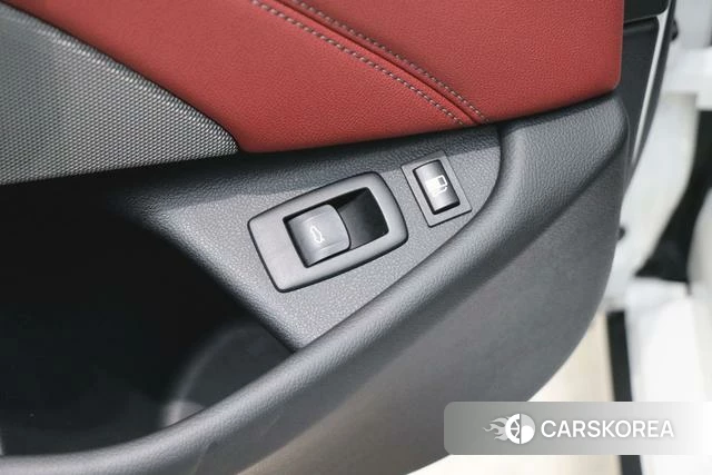 BMW 5 series PHEV 2023 Черный из Китая, фото 2